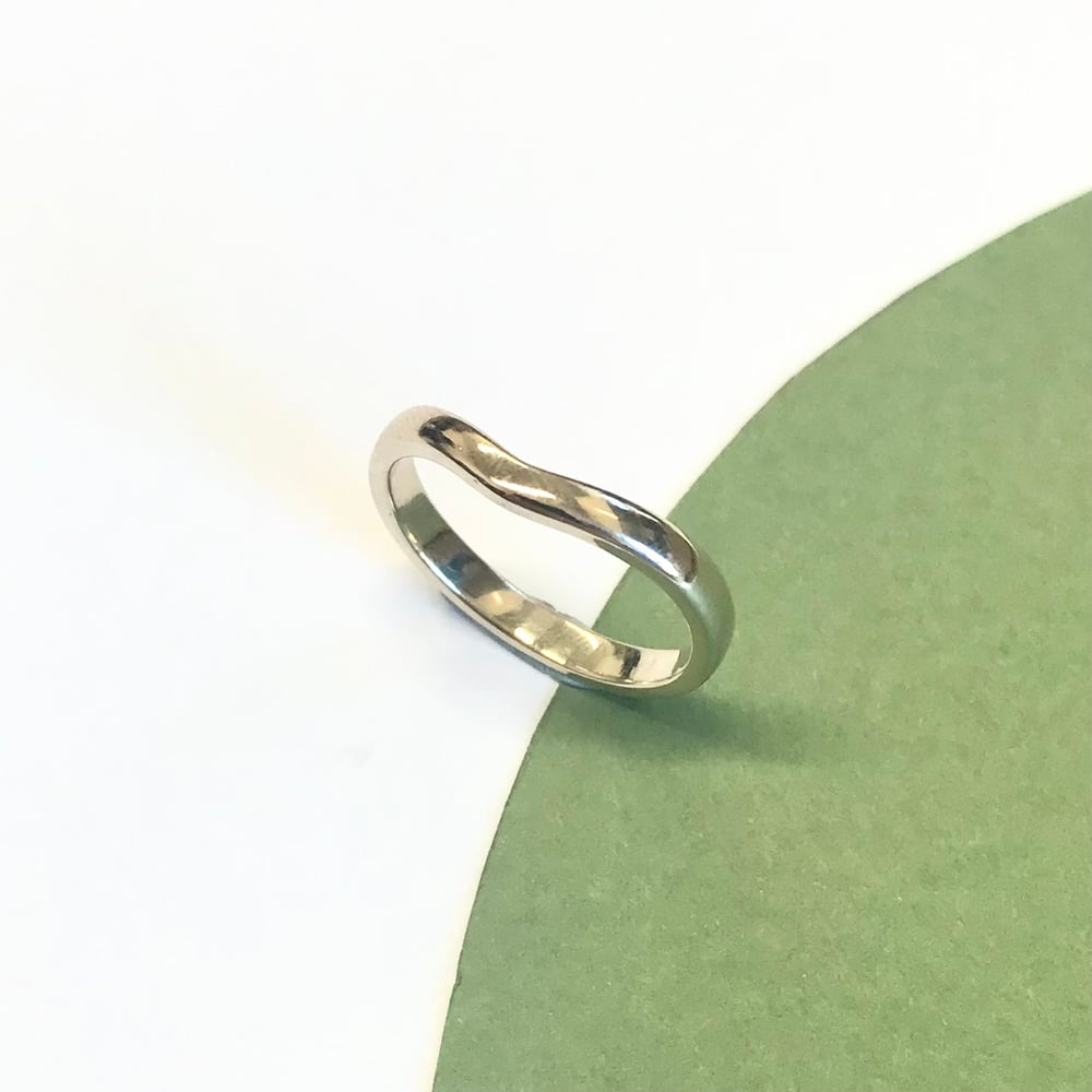 Image of Soft curved wishbone ring