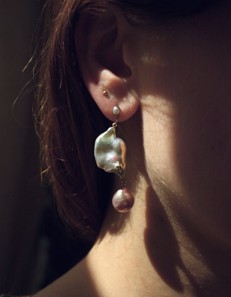 Image of Dancing Pearl Earrings