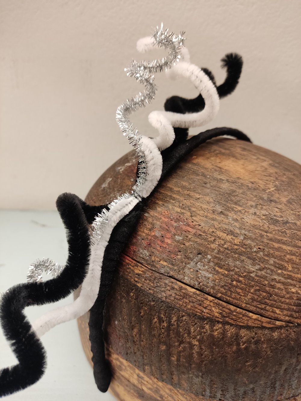 Image of Cerchietto brioso bianco/nero/argento