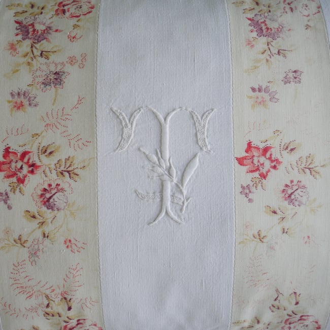 Heirloom Monogram Cushion - T 