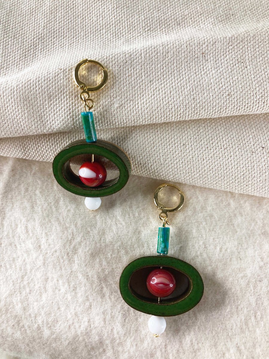 Image of Pirouette earrings - Forest green 
