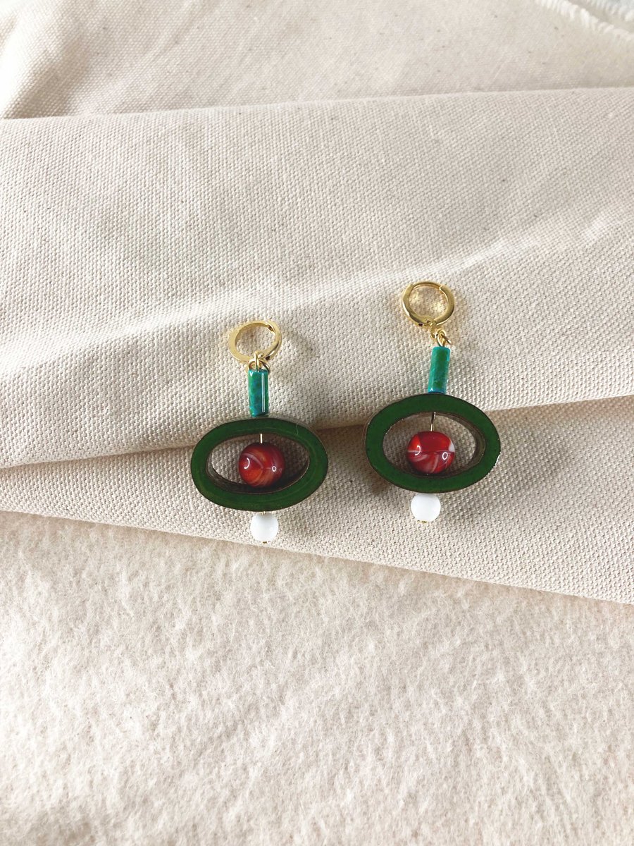 Image of Pirouette earrings - Forest green 