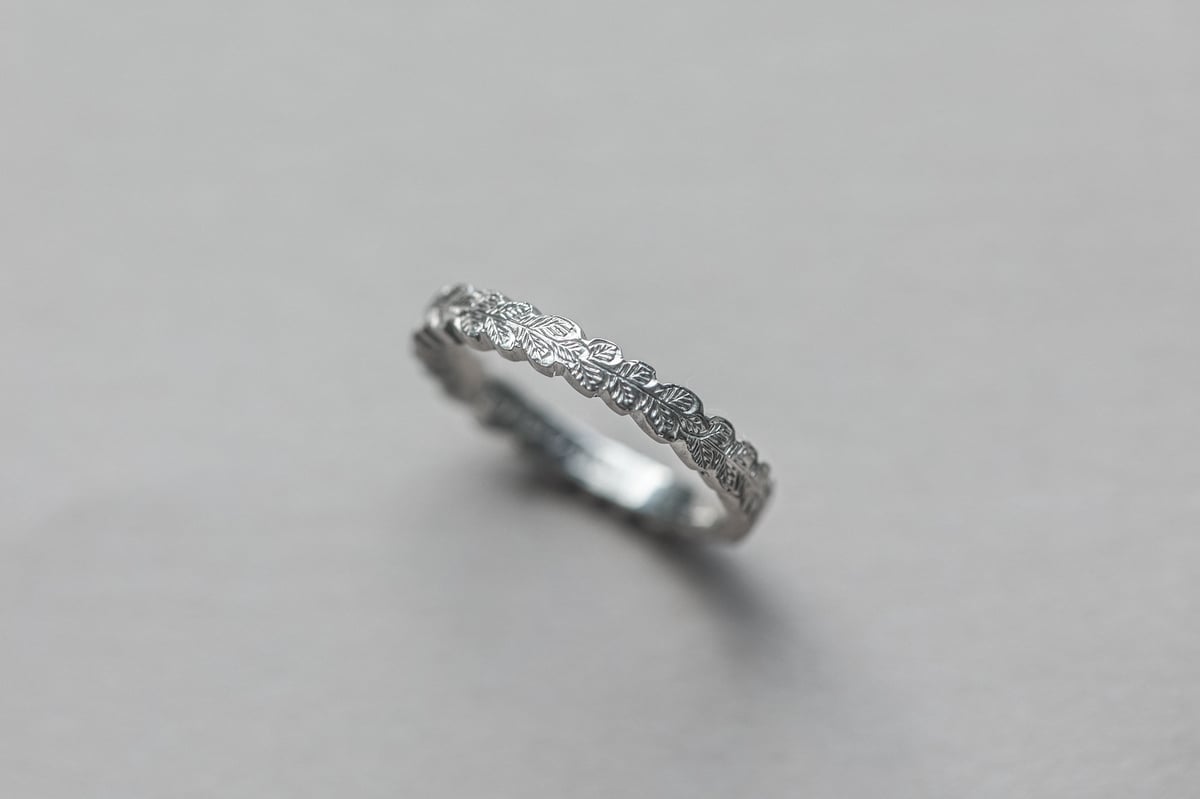Image of Platinum 3mm oak leaf carved ring