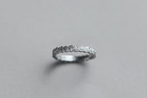 Image of Platinum 4mm oak leaf carved ring