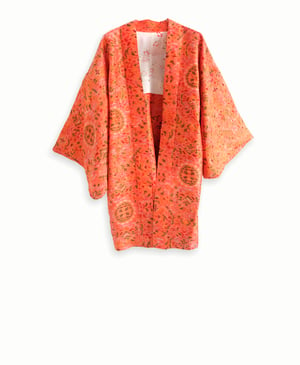 Image of Kort kimono  af orange silke med abstrakt mønster