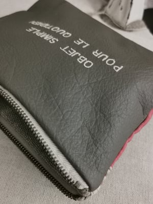 Image of Trousse simple plate Cuir {TSPC-18.11}