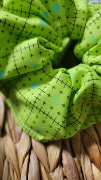 Image 2 of Grid pattern jumbo scrunchie