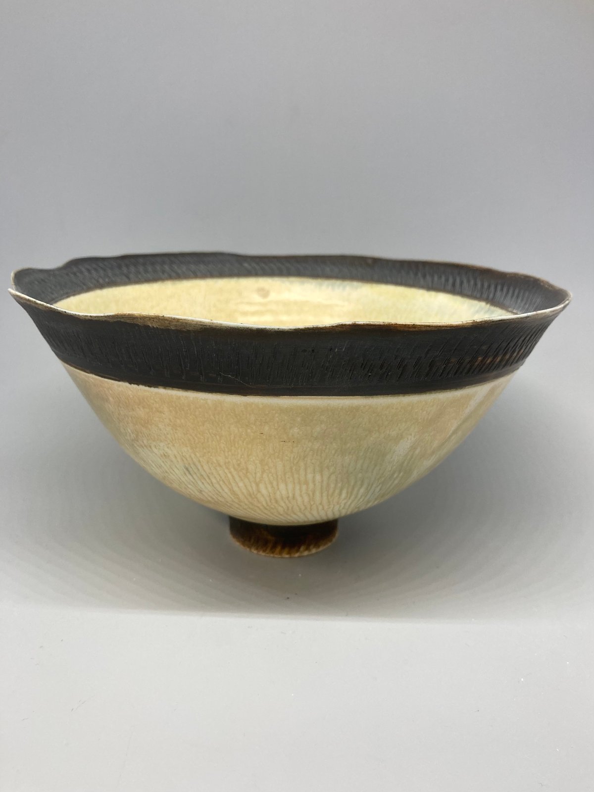 BLACK RIMMED BOWL