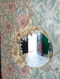 Image 2 of Petit miroir rond fleuri naturel 