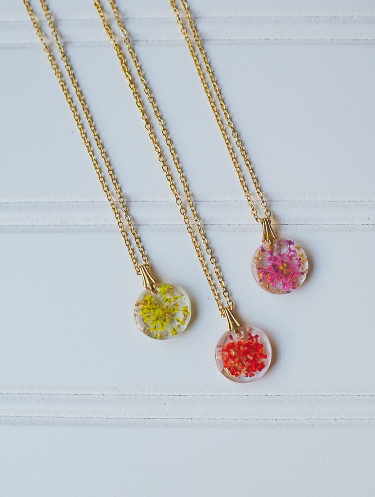 Image of Fireworks Queen Anne's Lace Circle Necklace