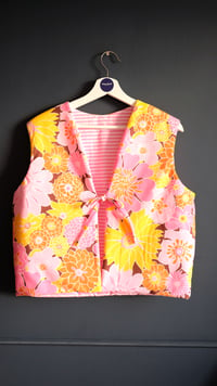 Image 1 of Gilet sans manches reversible & upcyclé Flower Power