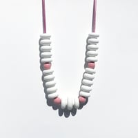 Image 1 of ECCOLA N1 NECKLACE _ WHITE AND PINK 