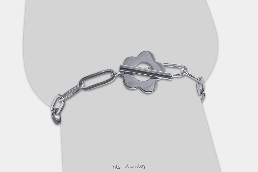 Image of SILVER BLOOM FOR YOURSELF PAPER CLIP BRACELET (Silver)