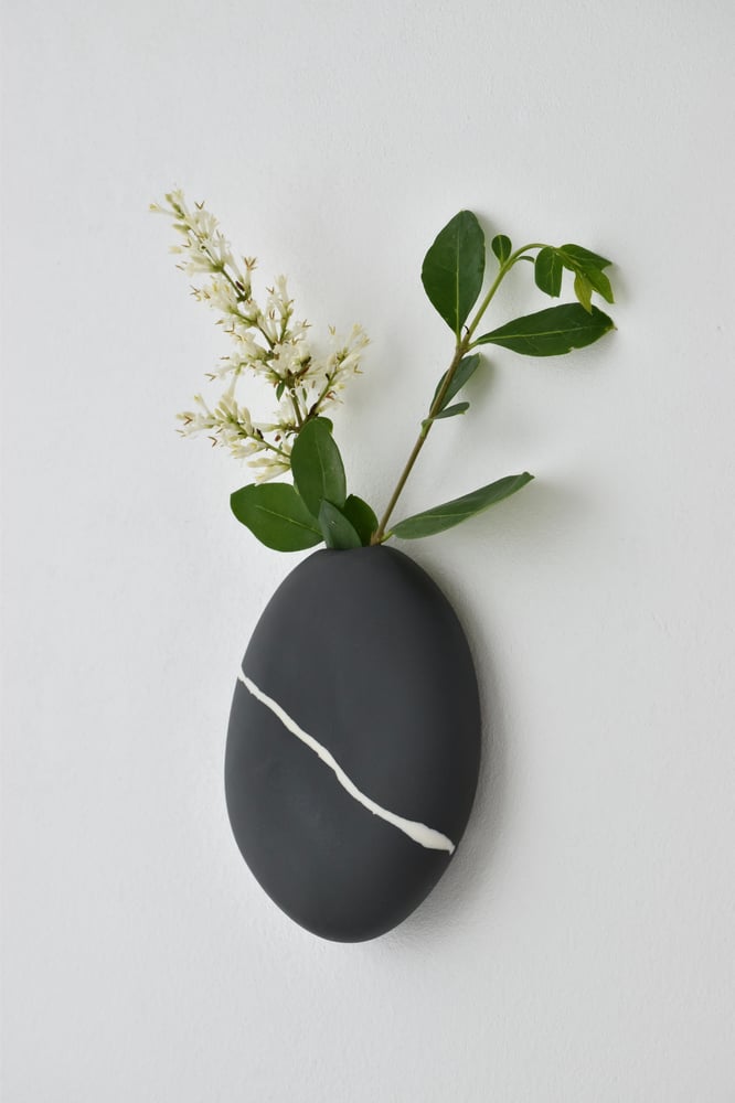 Image of BLACK WALL VASE