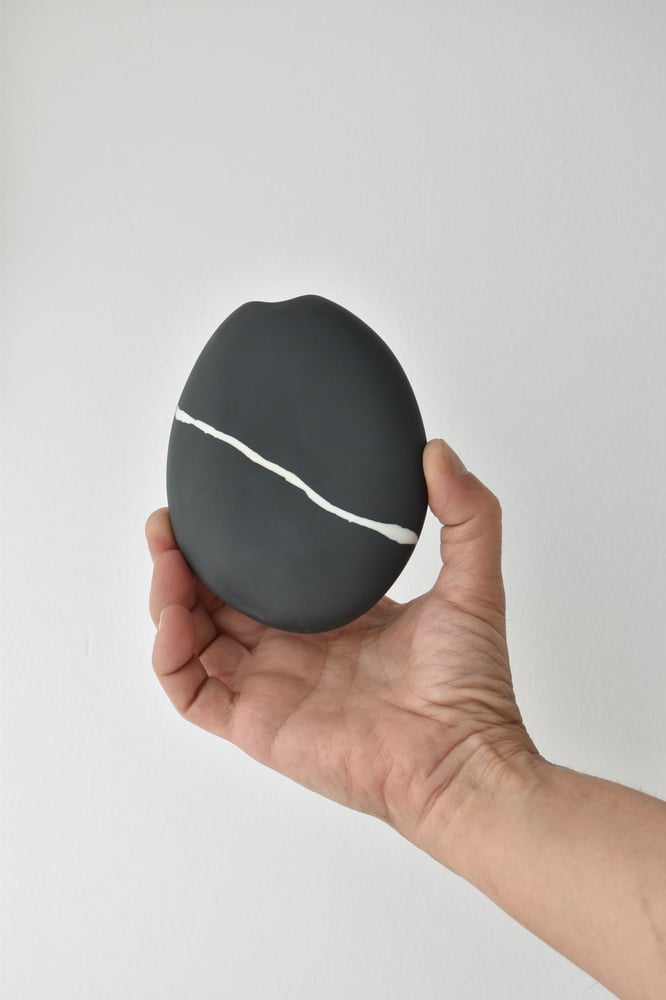 Image of BLACK WALL VASE