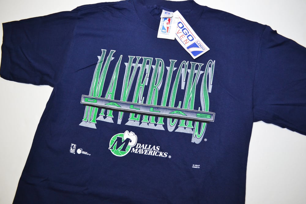 Image of Vintage 1990's Dallas Mavericks Logo 7 Graphic Print T-Shirt Sz.XL
