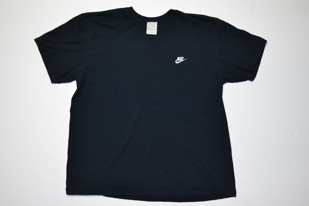 Image of Vintage 2000's Nike Air Black & White Essential T-Shirt Sz.XL