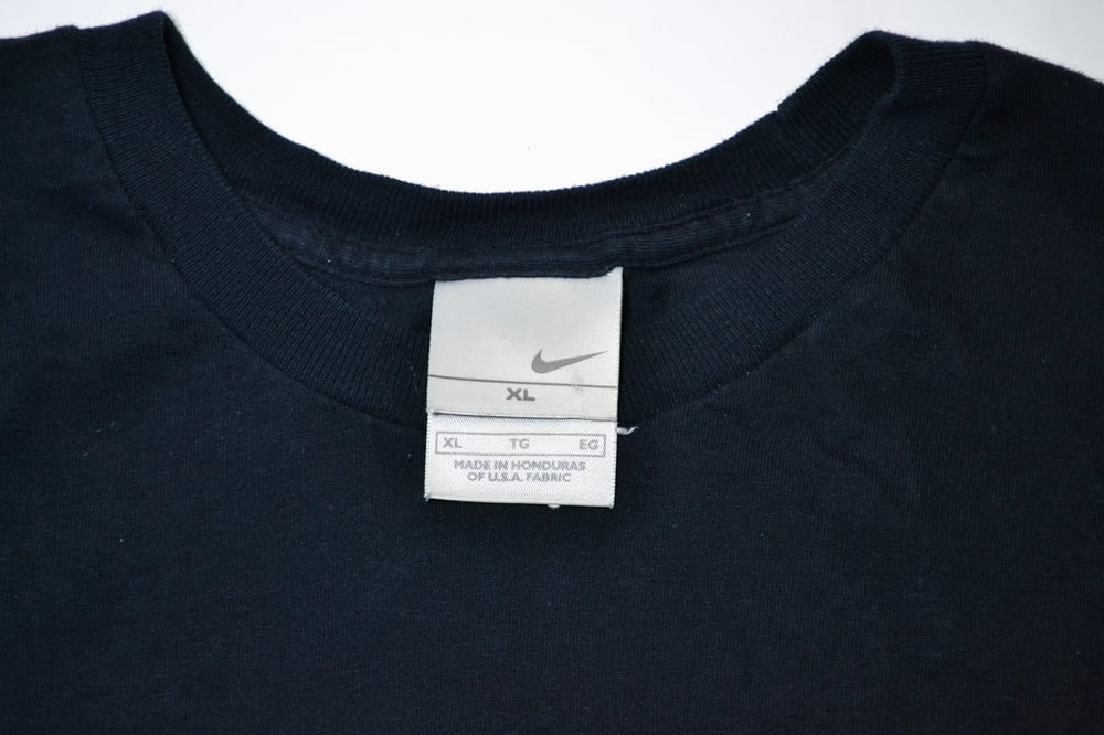 Image of Vintage 2000's Nike Air Black & White Essential T-Shirt Sz.XL