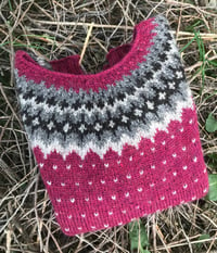 Image 2 of Eärendil - Icelandic wool sweater - Raspberry - Ready to ship