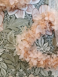 Image 4 of Couronne hortensia nude et gypsophile pêche 