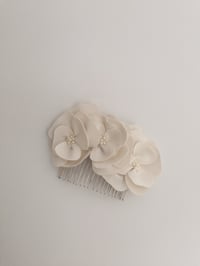 Image 4 of Emilia Floral Comb