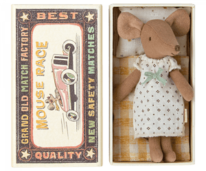 Image of Ratona mayor en caja de cerillas