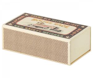 Image of Ratona mayor en caja de cerillas