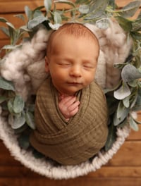 Image 2 of Newborn MINI SESSION (baby ONLY - or family ONLY ) 350$