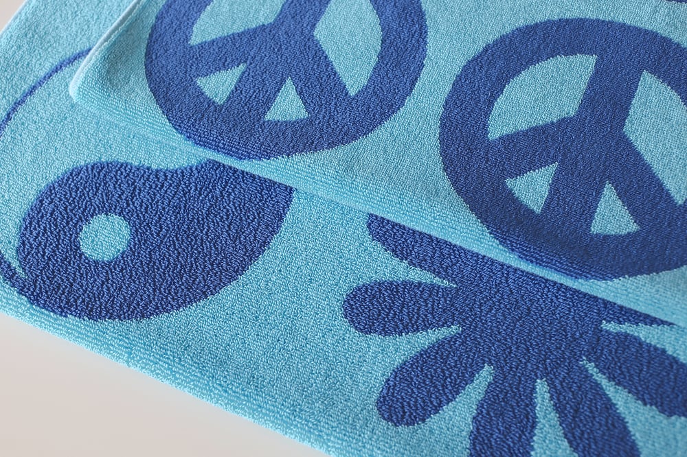 Image of Daisy Yin Yang Towel <div>Aqua–Night</div>