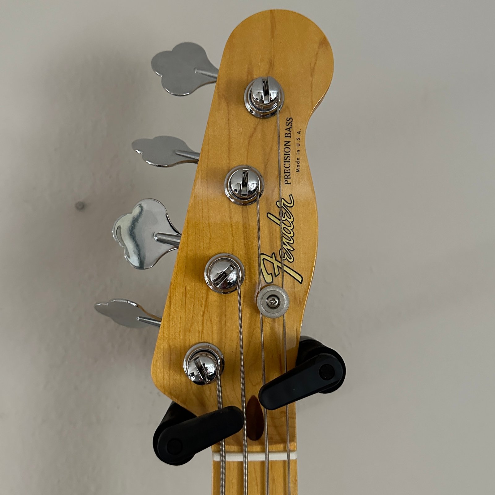Mike Dirnt Road Worn® Precision Bass® Mike Dirnt Road Worn® Precision Bass® – Fender