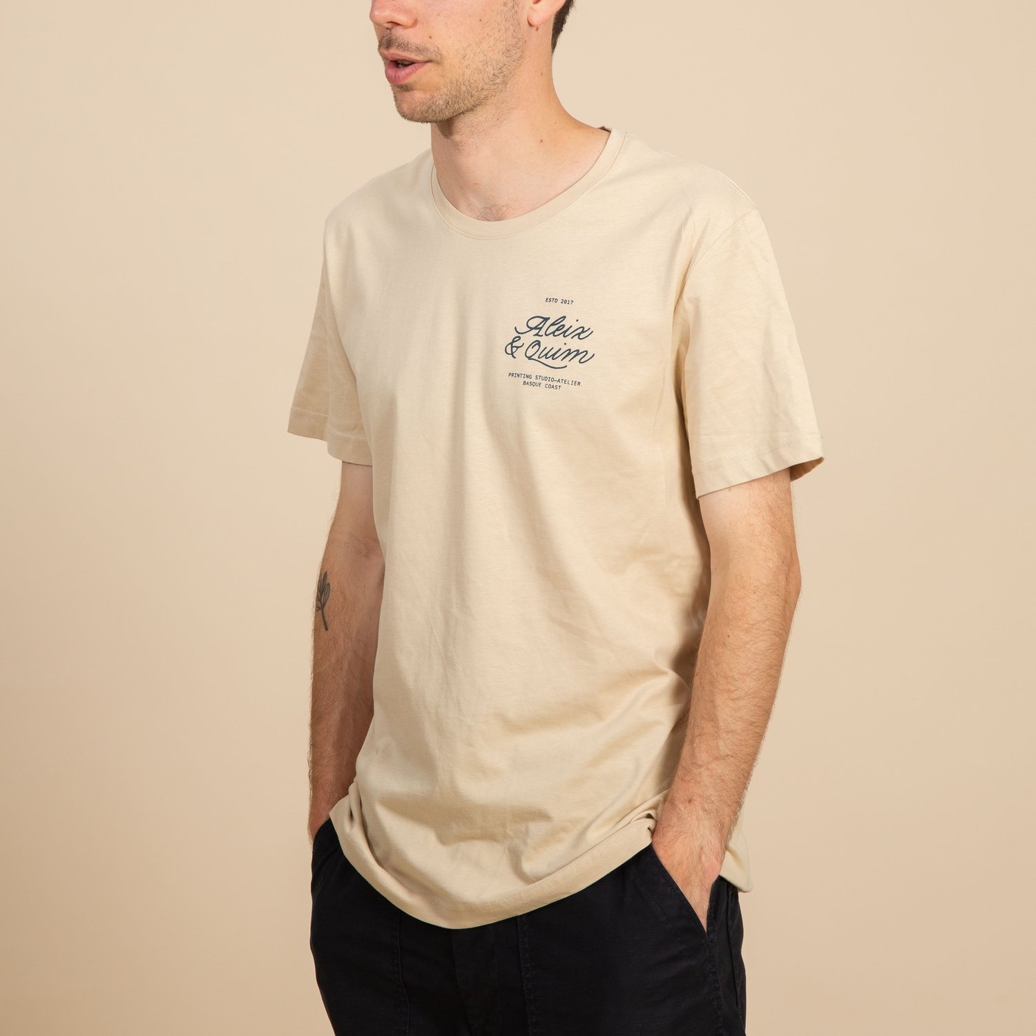 Image of CAMISETA "ATELIER" BEIGE