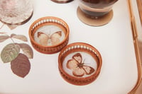 Image 1 of Duo de petits sous-verres papillons en bambou vintage. 