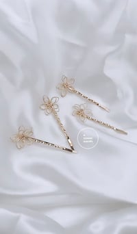 Image 1 of FLOWERHAIRCLIP