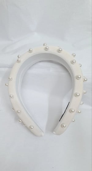 Image of White Pearl Headband.