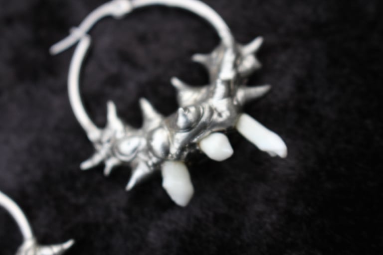 Dead good fox teeth hoop earrings Image 4