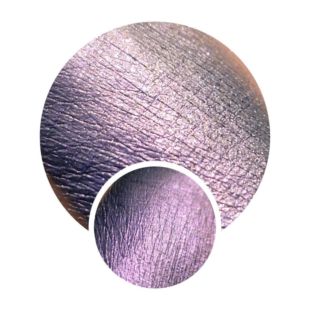 Image of Multichrome ZET Uma chameleon pressed pan shimmery darkened purple/blue/violet pinkish