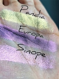 Image 4 of Magic Multichrome chameleon moonshifter Pandia mineral color shifting iridescent loose