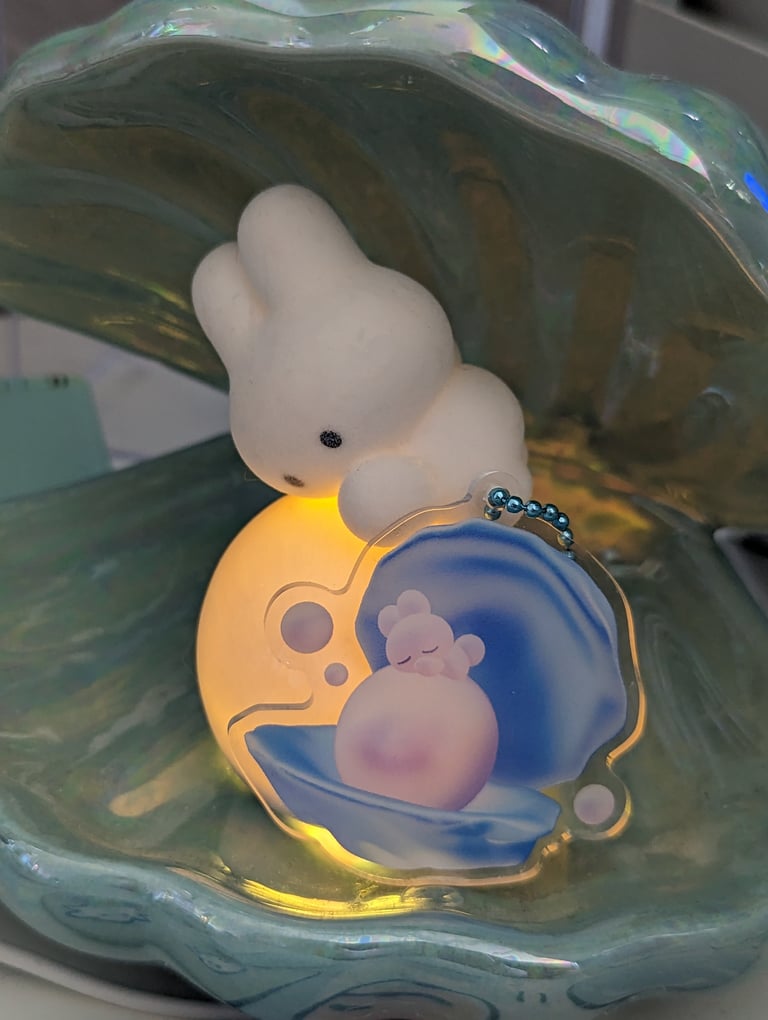 clammy buns charm Image 2