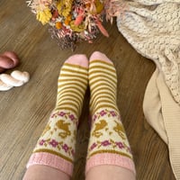 Image 4 of Patron chaussettes Spring rabbit socks