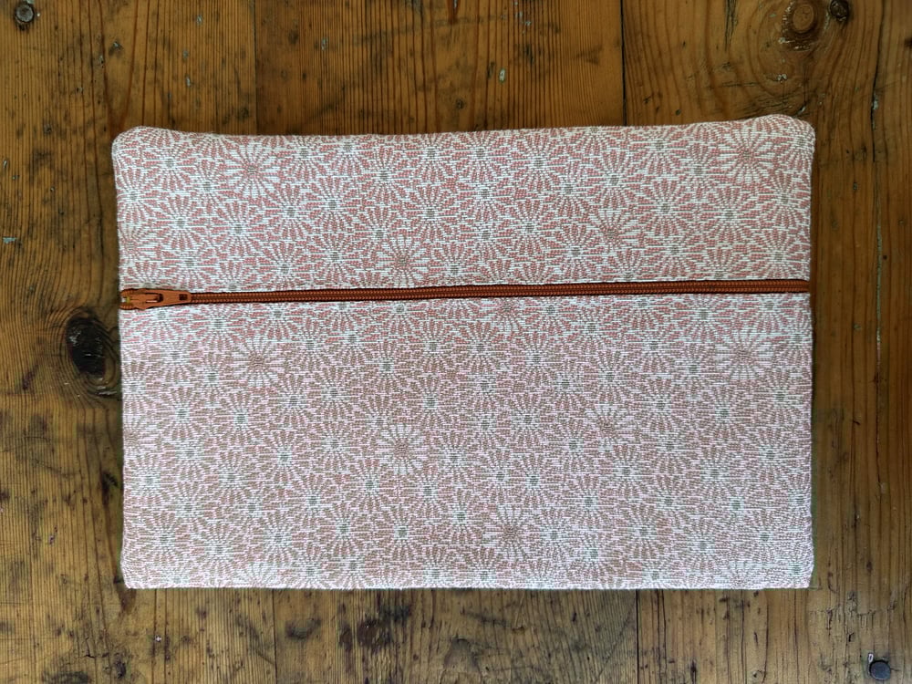 Image of Pochette Lyna grand - format