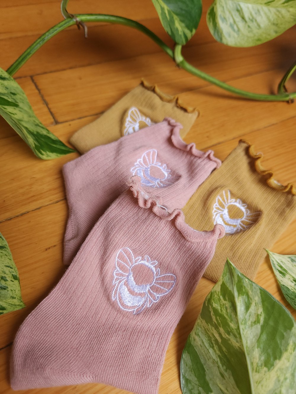 Image of BUMBELL EMBROIDERY FRILL SOCKS