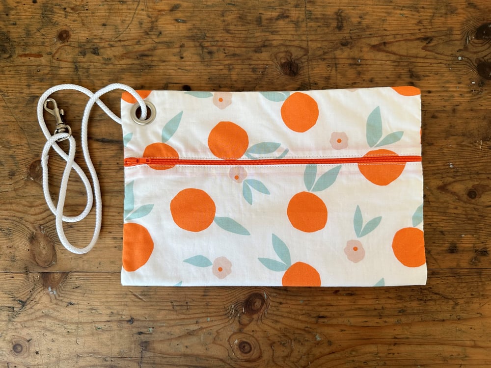 Image of Pochette Clémentine grand - format avec cordon et mousqueton