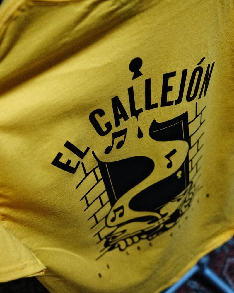 Image of T-Shirt ELCALLEJÓN Amarillo