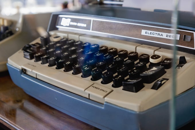 Image of 1970's Vintage Smith Corona Electra 220 Electric Typewriter With Case & Manual
