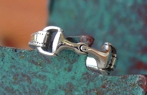 Image of snaffle bit ring 