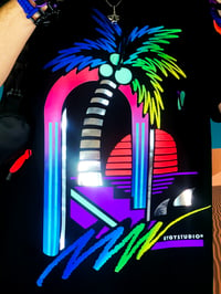 Image 5 of PALMTREE DREAMING PREMIUM TSHIRT