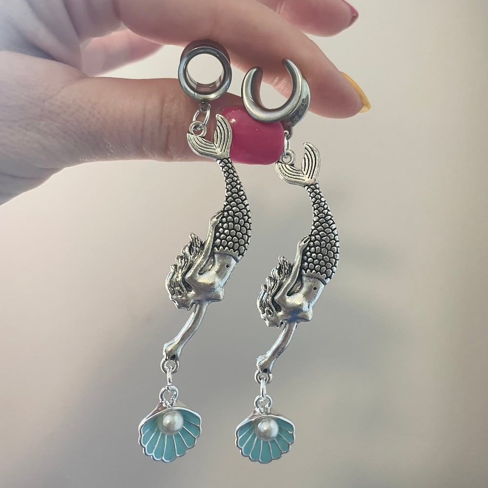 Image of Mermaid Seashell Dangles (sizes 2g-2")