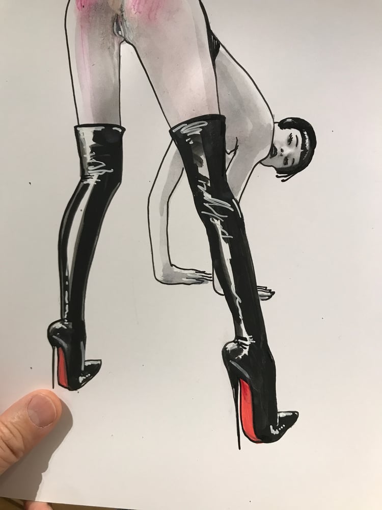 Image of Loulou in  tight boots 2