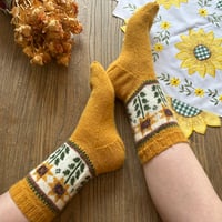 Image 3 of Patron chaussettes Sunflower fields socks