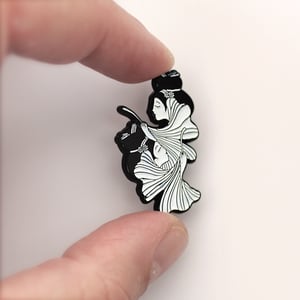 GUEISHAS PIN